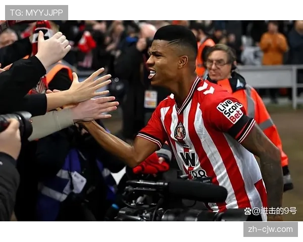 雷尼尔多5黄1红得牌多 桑德兰后卫防守动作需控制